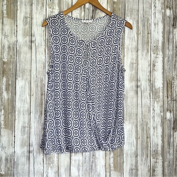 Cabi Medallion Keyhole Sleeveless Blouse - Picture 2 of 6